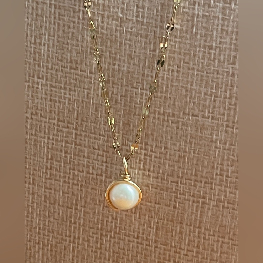 Genuine Freshwater White Pearl on 18K Gold Plated over stainless steel 17” Chain - Picture 5 of 10